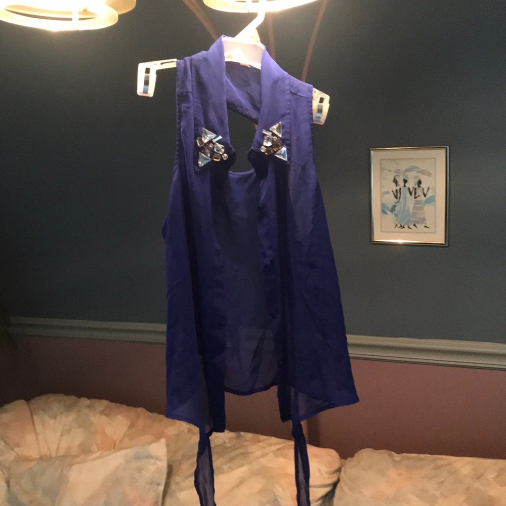 Sleeveless sheer tie up shirt w/ bedazzle